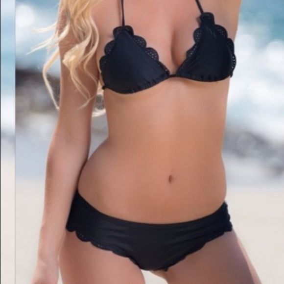 Scalloped Bikini - Picture 2 of 8